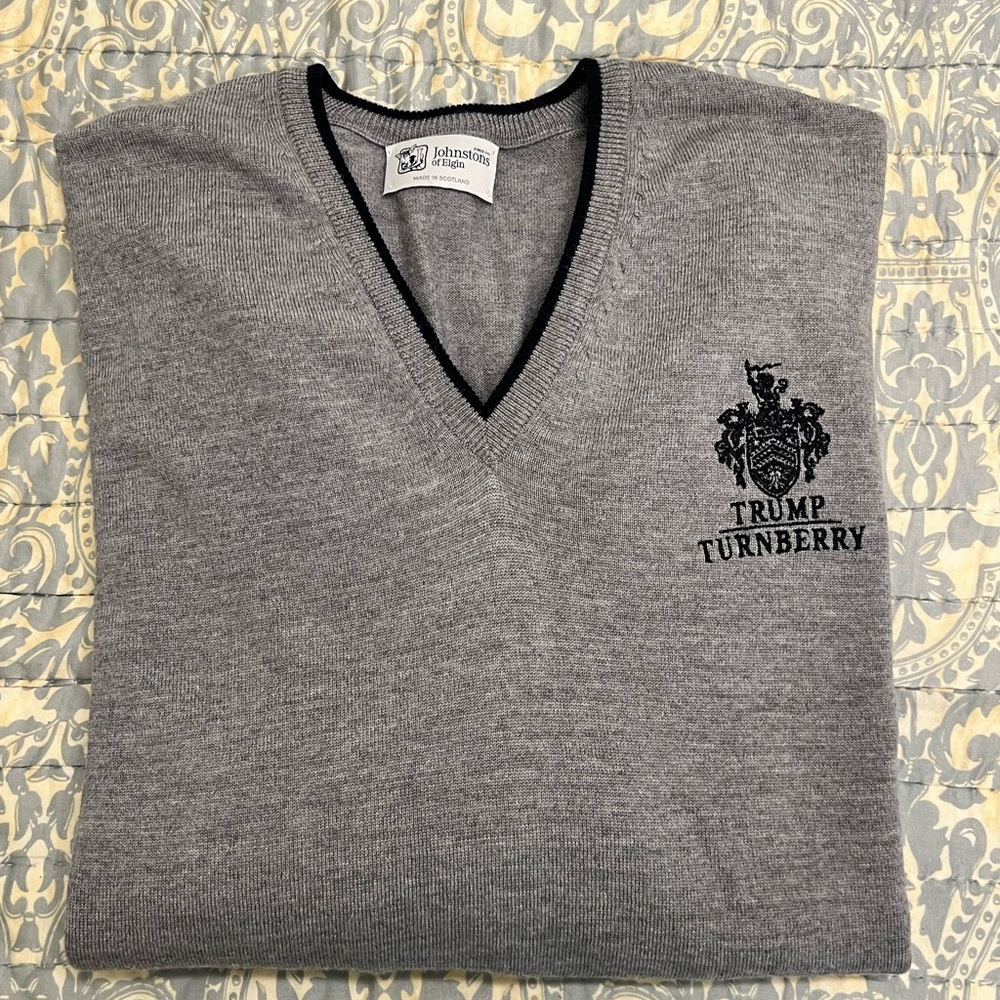 Johnstons of Elgin Trump Turnberry Classic Gray V-Neck Sweater